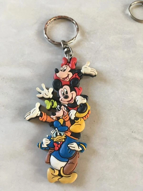 Porte clés souple disney disneyland paris Mickey & ses amis